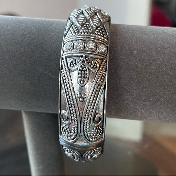 Handcraft Sliver Bracelet with the bling - Picture 3 of 10